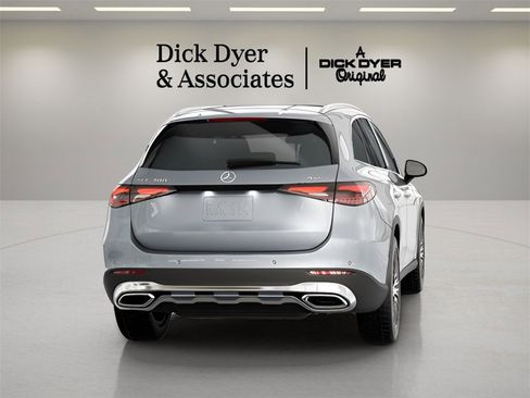 Used 2025 Mercedes-Benz GLC 300 4MATIC image 13