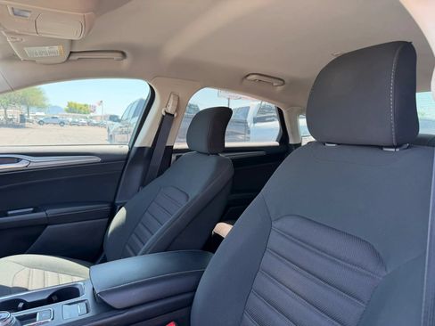 Used 2017 Ford Fusion SE FWD image 20