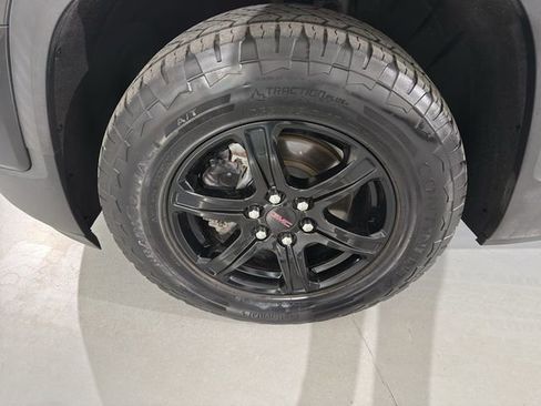 Used 2023 GMC Acadia AT4 w/ Technology Package AWD/4WD image 4