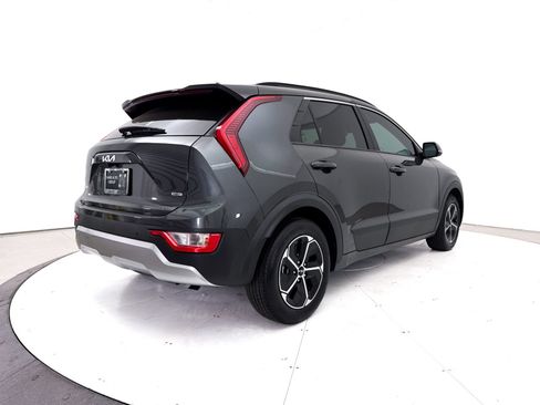 Used 2025 Kia Niro EX FWD image 18