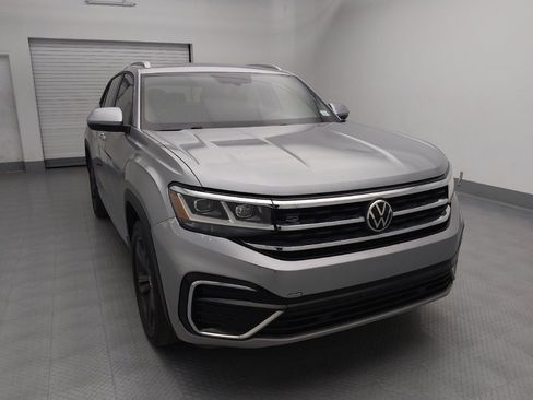 Used 2020 Volkswagen Atlas Cross Sport SE w/ Panoramic Sunroof Package image 14