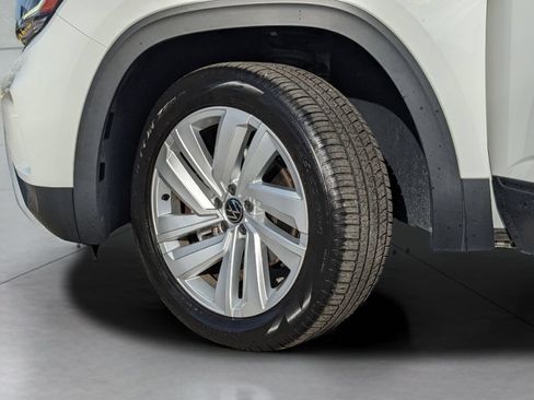 Certified 2023 Volkswagen Atlas Cross Sport SE w/ Panoramic Sunroof Package FWD image 33