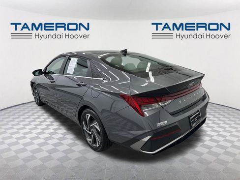 Used 2025 Hyundai Elantra Limited image 3