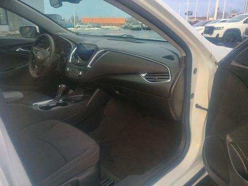 Used 2020 Chevrolet Malibu LT image 16