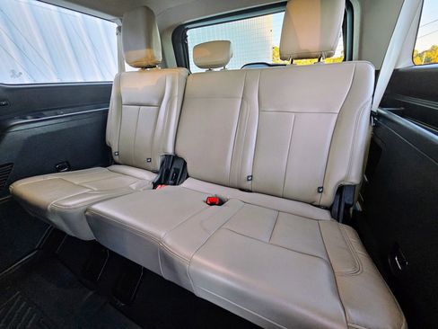 Used 2023 Ford Expedition Max XLT image 13