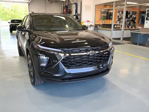 New 2026 Chevrolet Trax RS w/ Sunroof Package FWD image 3