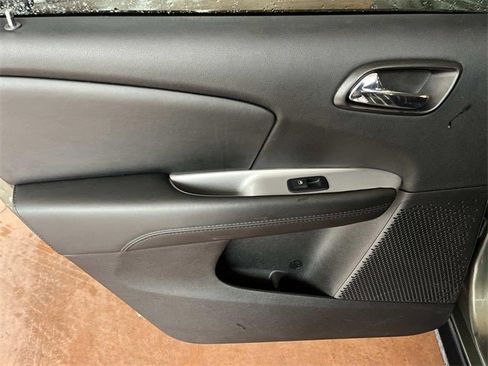 Used 2017 Dodge Journey SE image 14