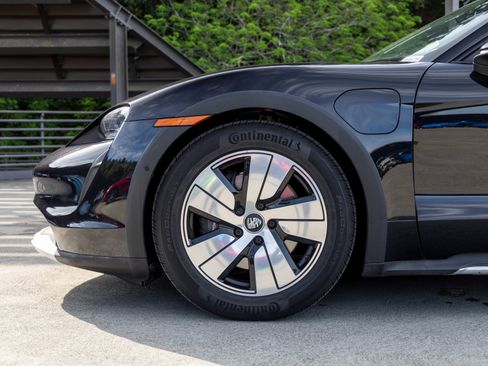 Certified 2022 Porsche Taycan 4 Cross Turismo image 12