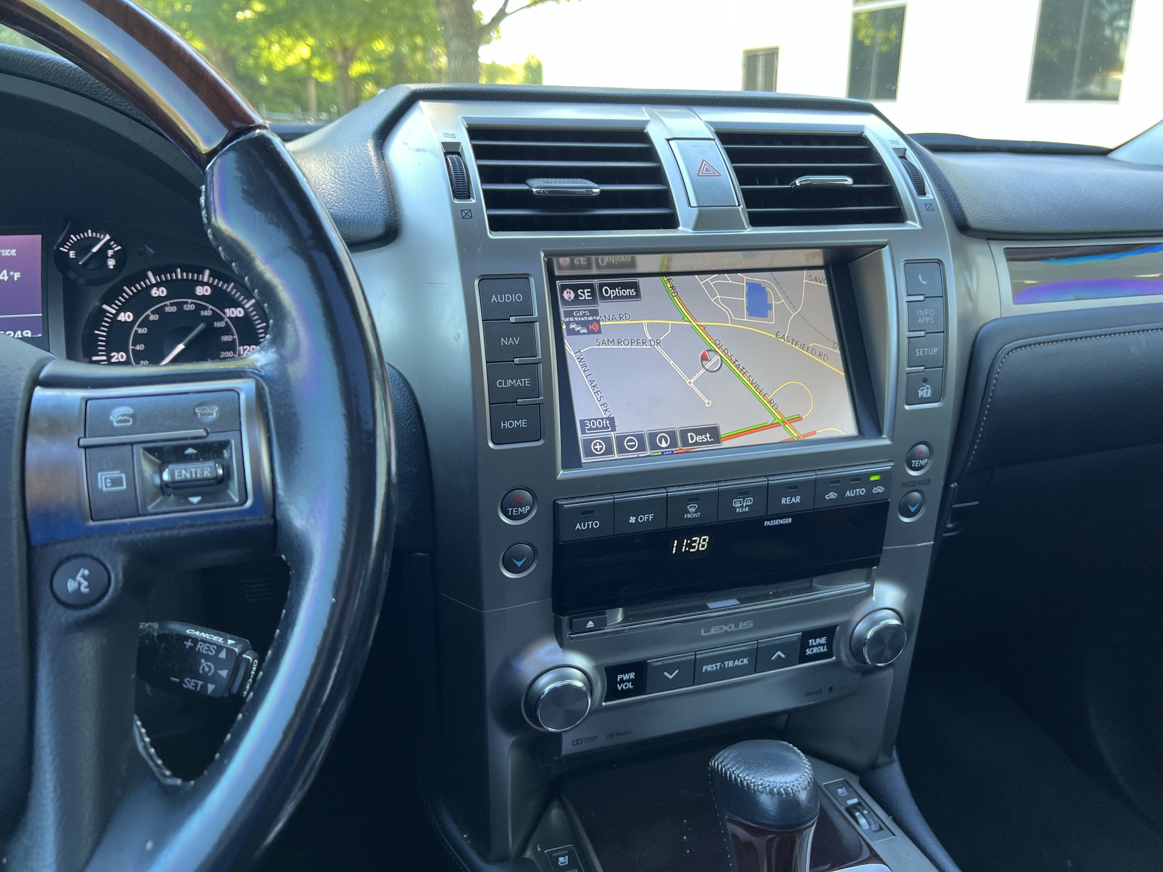 Used 2016 Lexus GX 460 w/ Premium Package AWD/4WD image 18