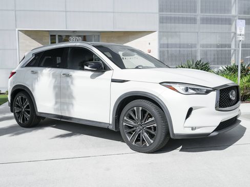 Used 2021 INFINITI QX50 Luxe w/ Appearance Package FWD image 4