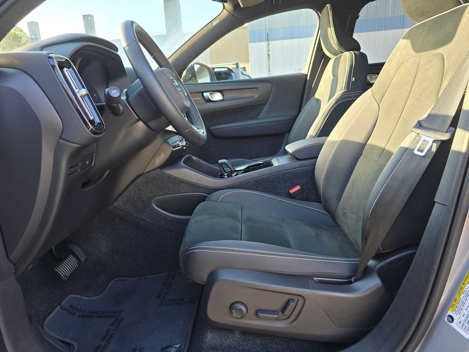 Used 2023 Volvo XC40 Recharge Ultimate AWD/4WD image 20