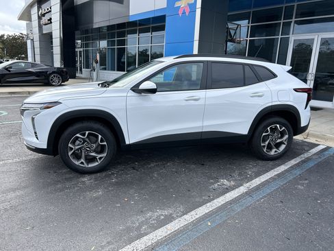 New 2025 Chevrolet Trax LT w/ Driver Confidence Package image 6