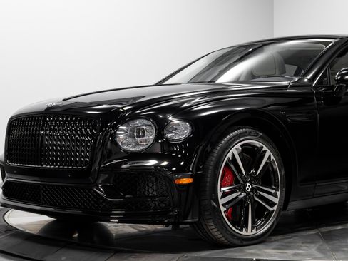 Used 2021 Bentley Flying Spur W12 image 4