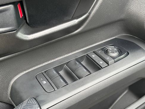 Used 2024 Toyota Tacoma SR5 AWD/4WD image 16