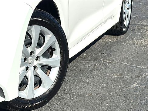 Used 2023 Toyota Corolla LE image 3