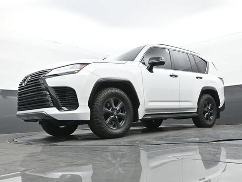 Used 2025 Lexus LX 700h Overtrail AWD/4WD image 28