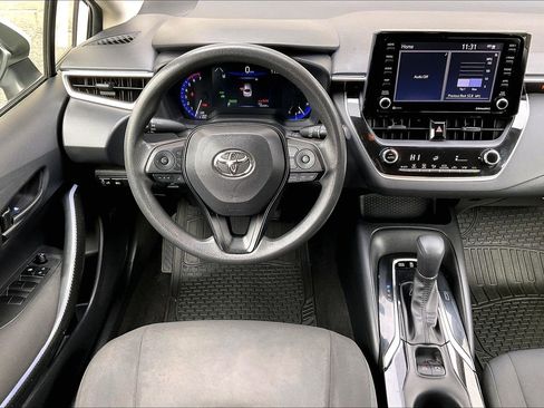 Used 2022 Toyota Corolla LE image 4