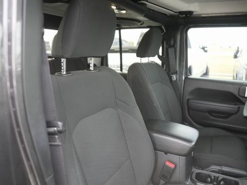 Used 2023 Jeep Gladiator Willys image 19