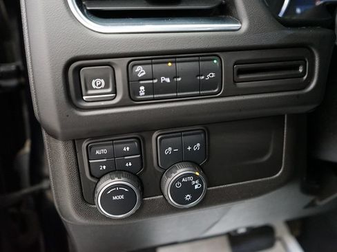 Used 2021 Chevrolet Suburban Z71 w/ Rear Media and Nav Package AWD/4WD image 34
