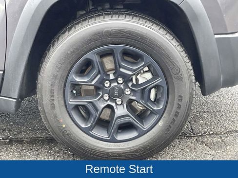 Certified 2021 Jeep Cherokee Trailhawk w/ Comfort/Convenience Group image 10