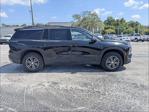 Used 2024 Chevrolet Traverse LT AWD/4WD image 3
