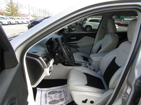 Used 2020 Jeep Cherokee Latitude Plus FWD image 17