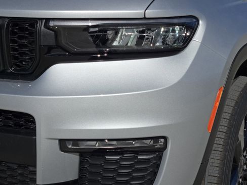 New 2025 Jeep Grand Cherokee L Limited w/ Black Appearance Package image 7