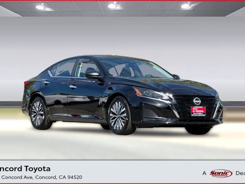 Used 2025 Nissan Altima 2.5 SV image 1