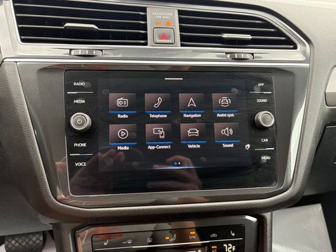 Used 2024 Volkswagen Tiguan SE AWD/4WD image 23