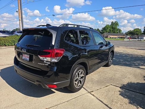 Used 2024 Subaru Forester Premium AWD/4WD image 5