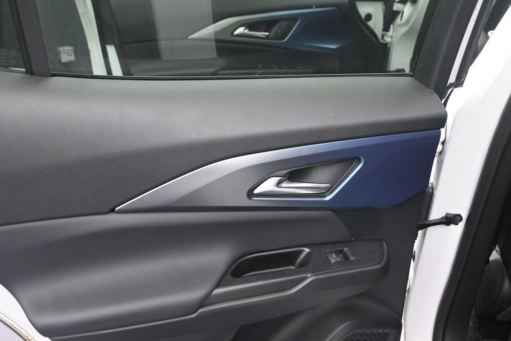 Used 2025 Chevrolet Equinox EV LT w/ Convenience Package FWD image 13