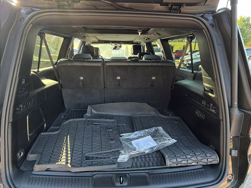 Used 2024 Jeep Wagoneer L Series II AWD/4WD image 13