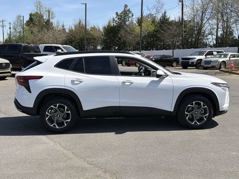 Used 2026 Chevrolet Trax LT w/ Sunroof Package image 14