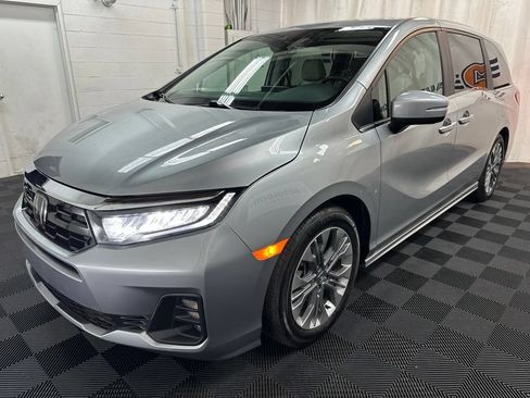 Used 2025 Honda Odyssey Touring image 4