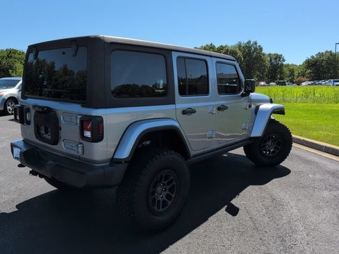 Used 2019 Jeep Wrangler Unlimited Sahara AWD/4WD image 5