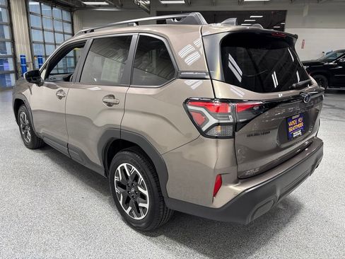 Used 2025 Subaru Forester Premium AWD/4WD image 5