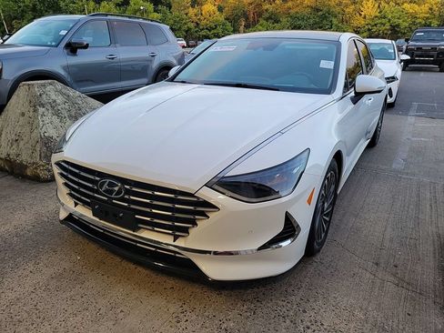 Used 2021 Hyundai Sonata Limited FWD image 2