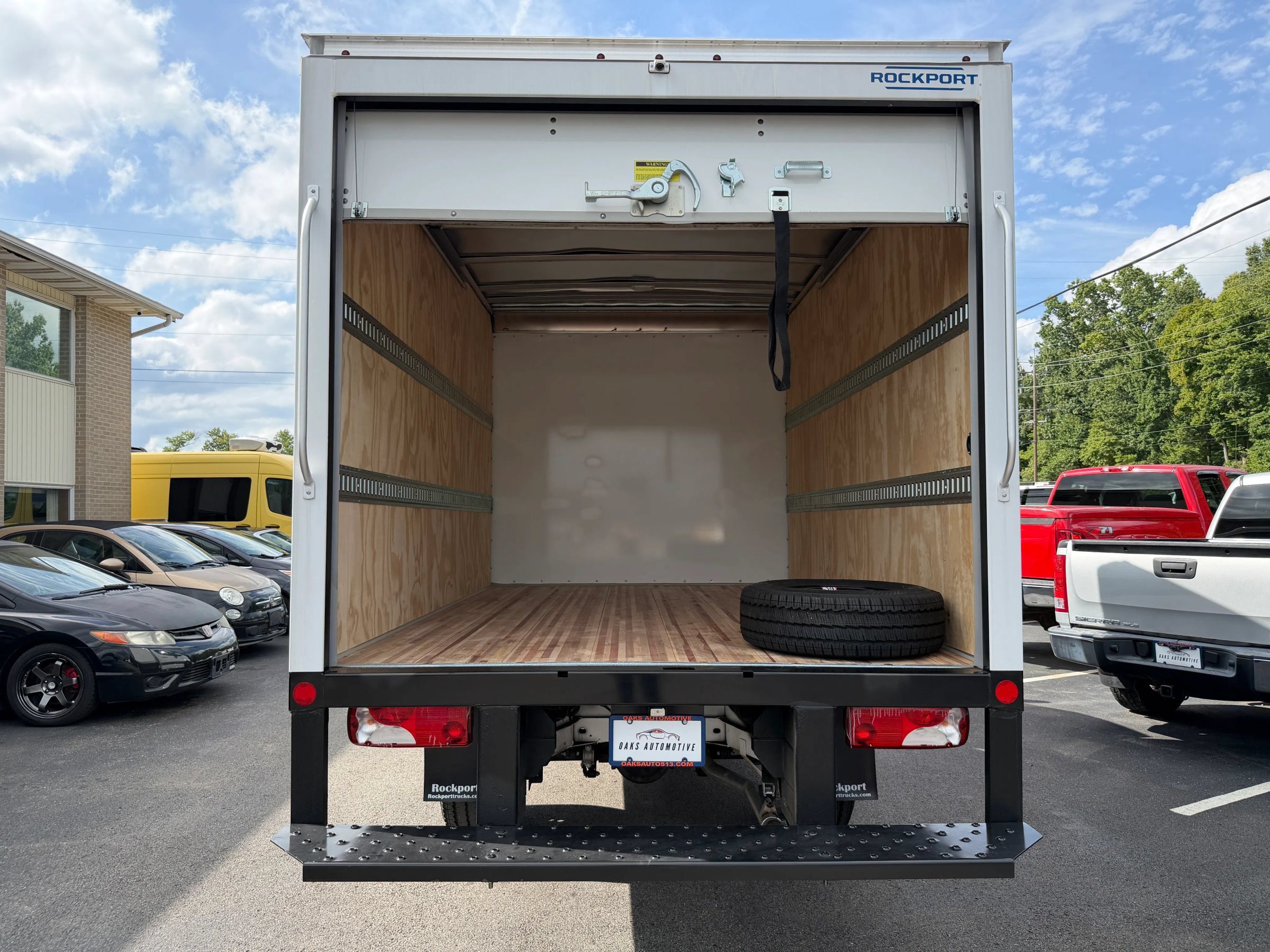 Used 2024 Mercedes-Benz Sprinter 3500 w/ Acoustic Package image 24
