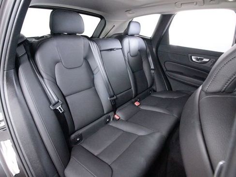 Certified 2025 Volvo XC60 B5 Plus w/ Climate Package AWD/4WD image 25