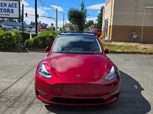Used 2025 Tesla Model Y Long Range AWD/4WD image 2