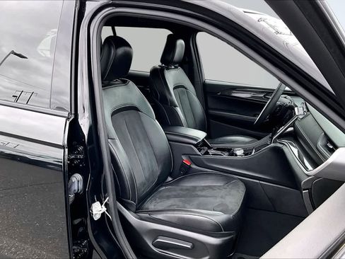 Used 2023 Jeep Grand Cherokee Altitude AWD/4WD image 14