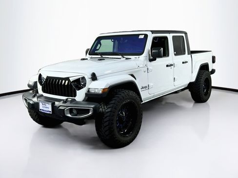 Used 2023 Jeep Gladiator Overland AWD/4WD image 1