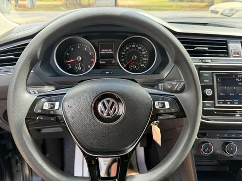 Used 2020 Volkswagen Tiguan S image 17