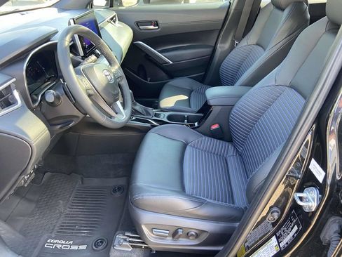 Used 2025 Toyota Corolla Cross AWD Hybrid w/ Convenience Package image 18