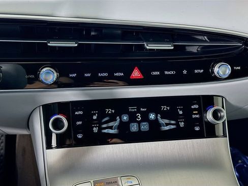 New 2026 Genesis GV70 2.5T Advanced AWD/4WD image 14