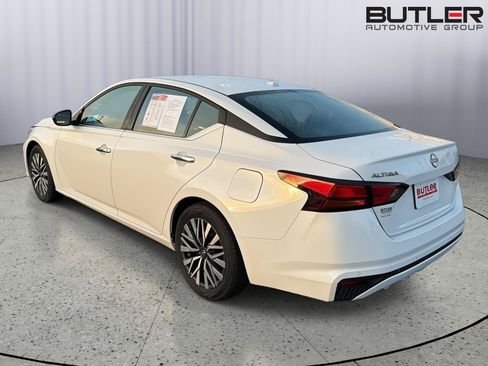 Used 2025 Nissan Altima 2.5 SV FWD image 4