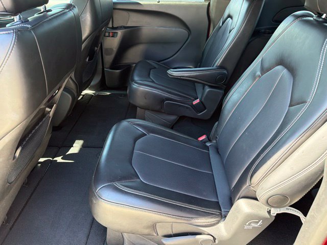 Used 2025 Chrysler Pacifica Select FWD image 16