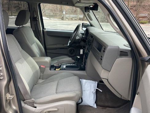 Used 2006 Jeep Commander 4WD image 9