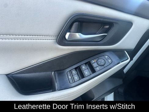 Used 2022 Nissan Rogue SV w/ SV Premium Package image 13