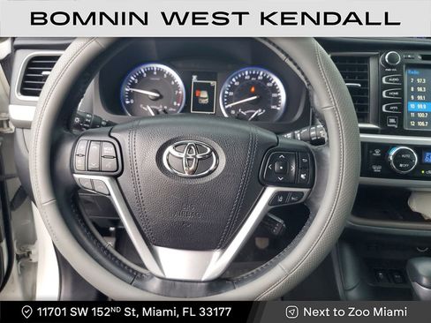 Used 2017 Toyota Highlander Limited image 29